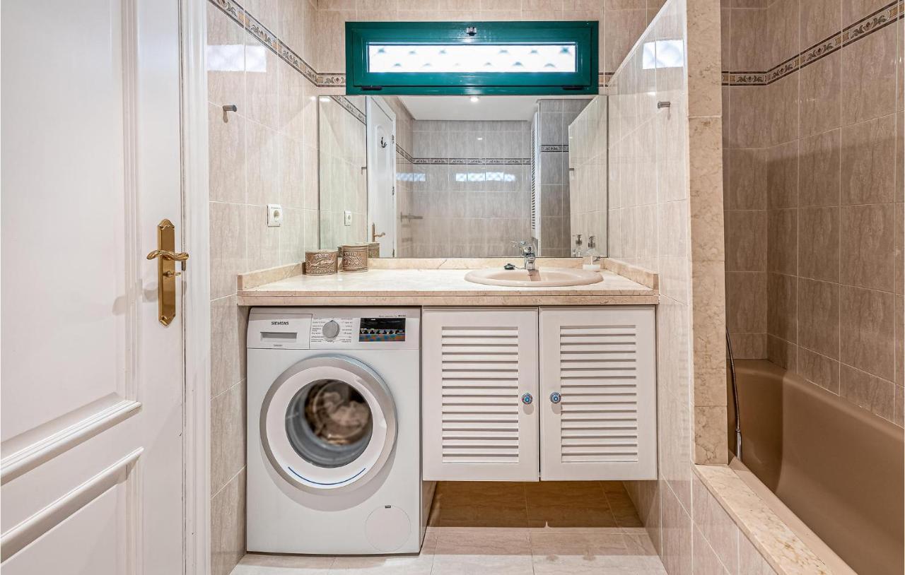 2 Bedroom Stunning In *